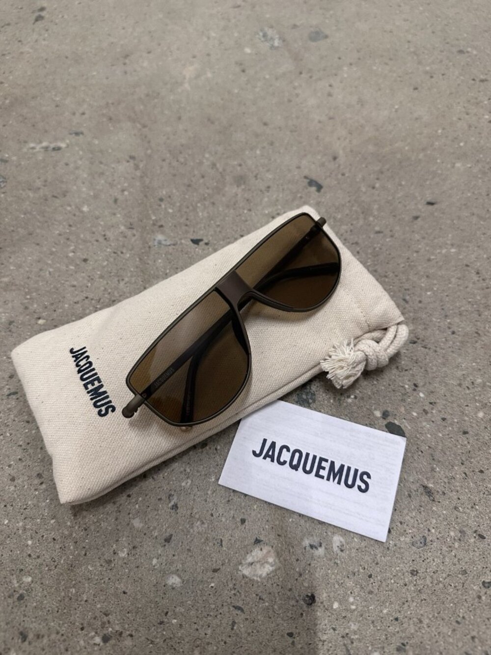 JACQUEMUS Shield Sunglasses Matte Putty Matte Light Gold Metallic